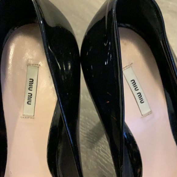 MIU MIU black patent leather peep toe pumps - Picture 7 of 11